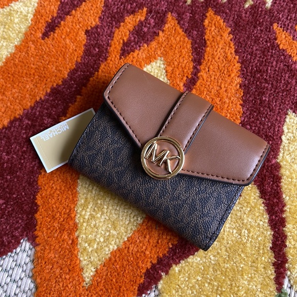 MICHAEL KORS CARMEN MEDIUM LOGO AND FAUX LEATHER WALLET BROWN - Picture 10 of 16